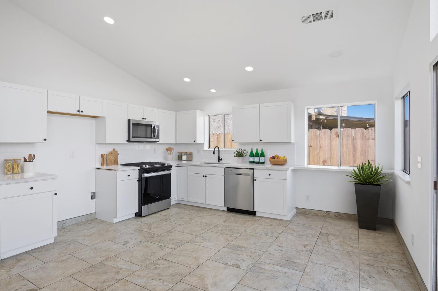 1801 Hito Dr, Patterson, CA 95363