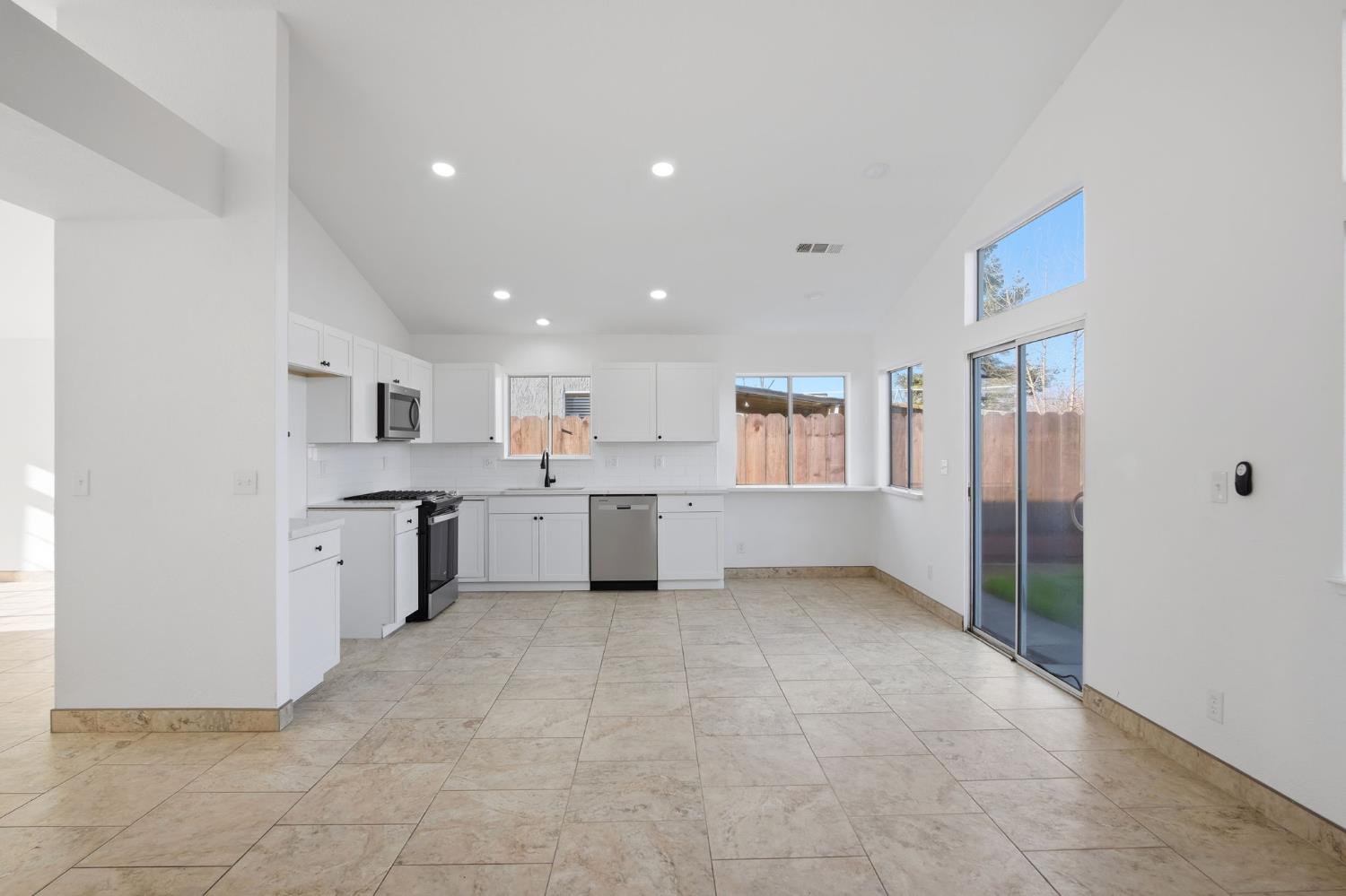 1801 Hito Dr, Patterson, CA 95363