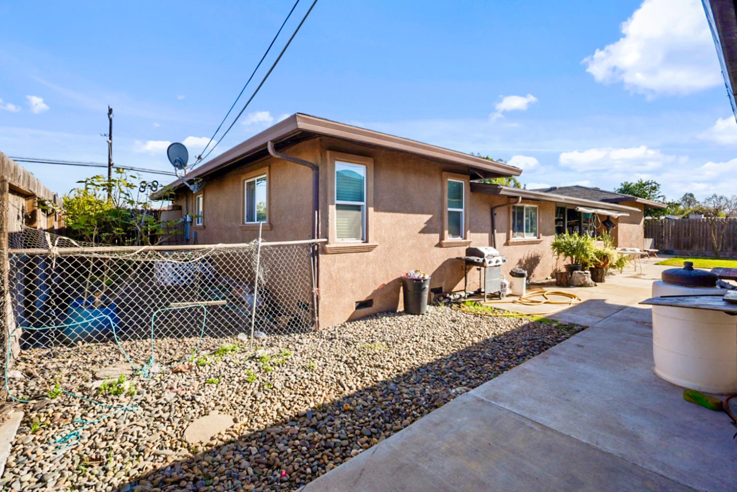 561 Church St, Modesto, CA 95357