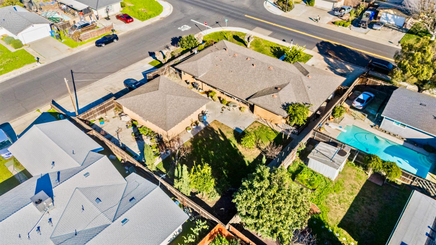 561 Church St, Modesto, CA 95357