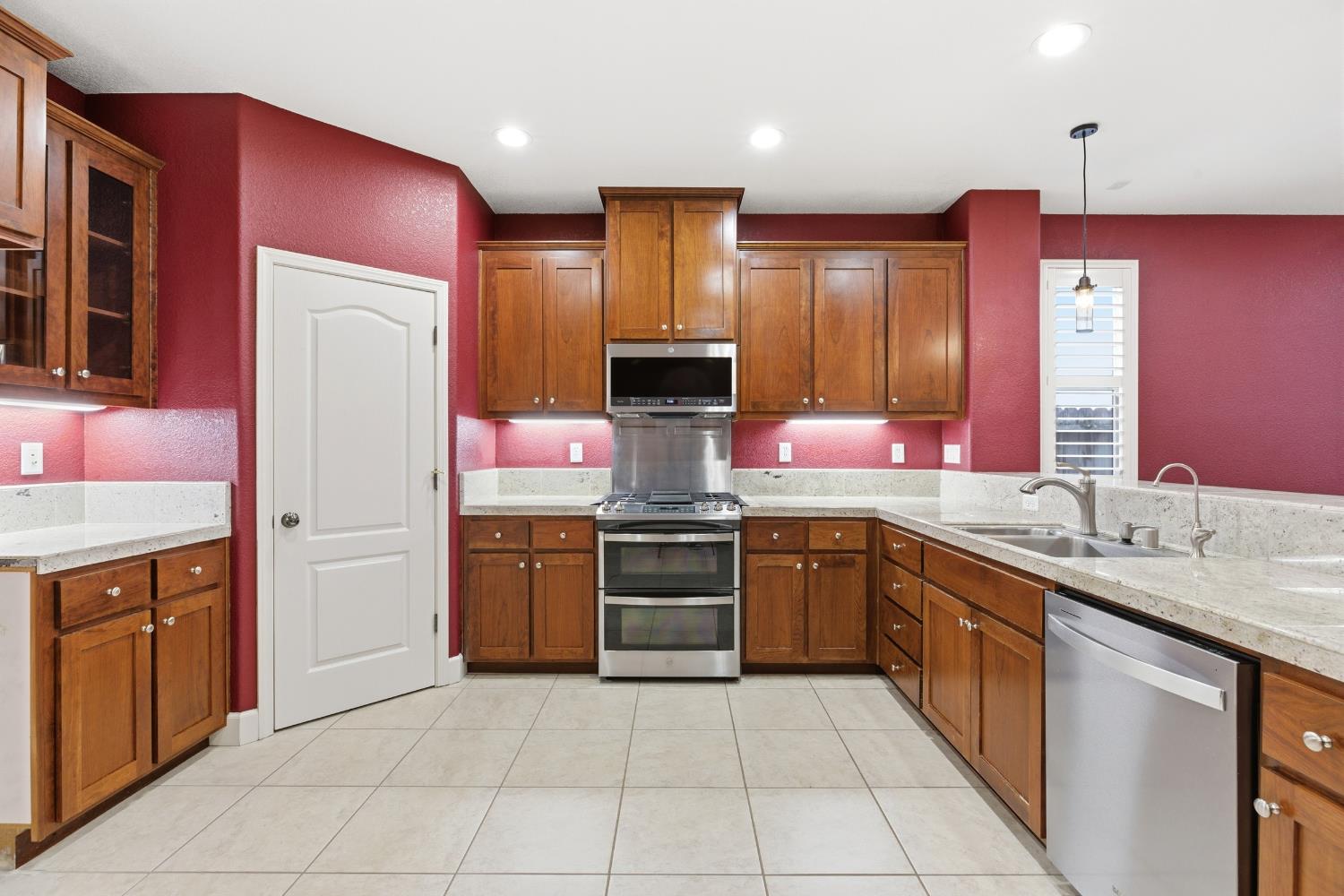 2609 Amir Dr, Modesto, CA 95355