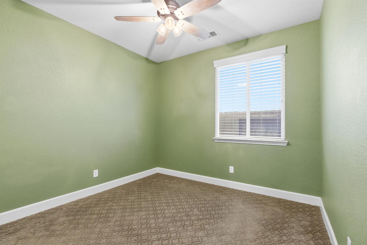 2609 Amir Dr, Modesto, CA 95355