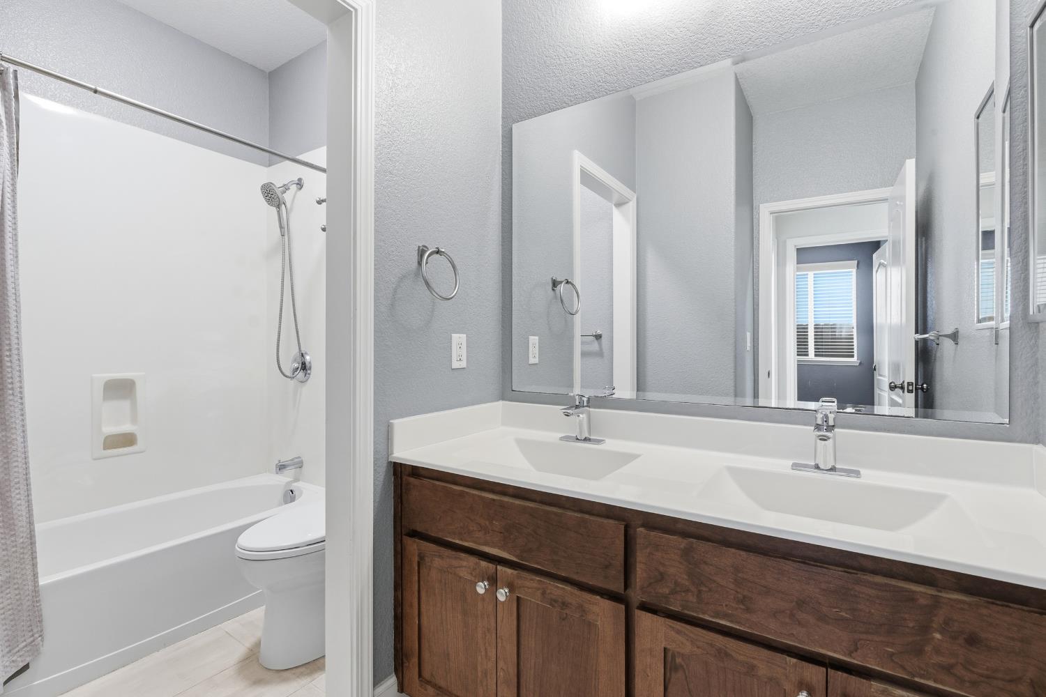 2609 Amir Dr, Modesto, CA 95355