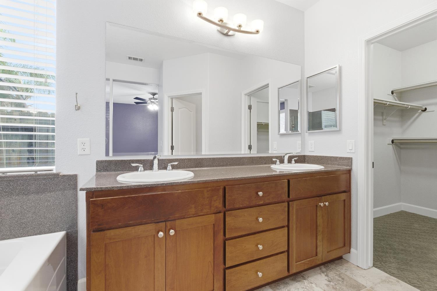 2609 Amir Dr, Modesto, CA 95355