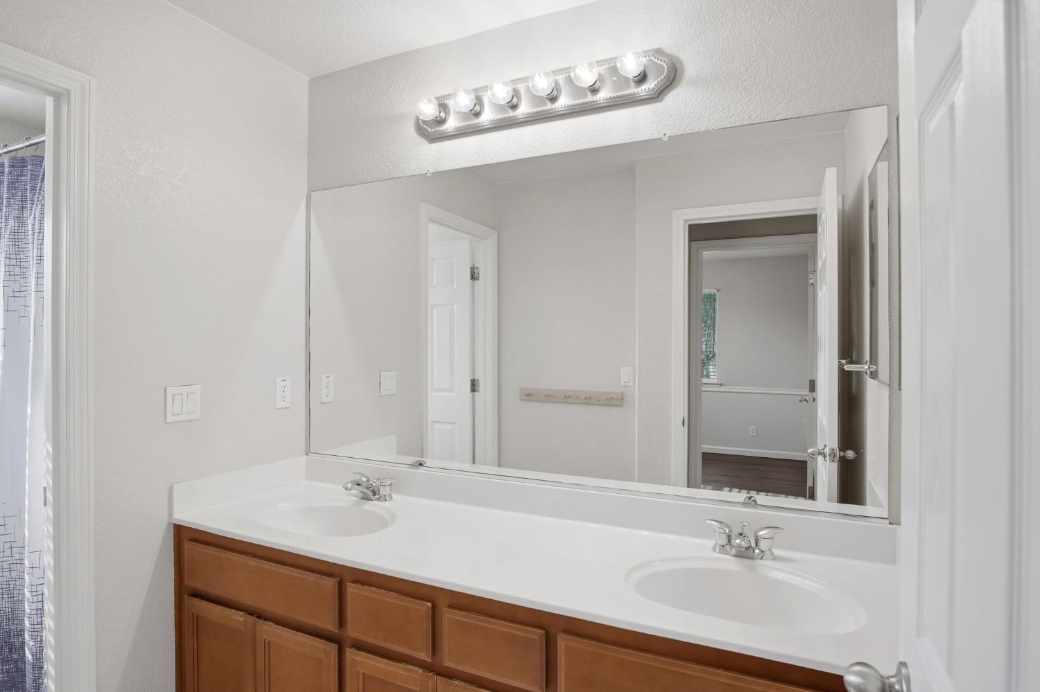 1239 Jewel Flower Dr, Patterson, CA 95363