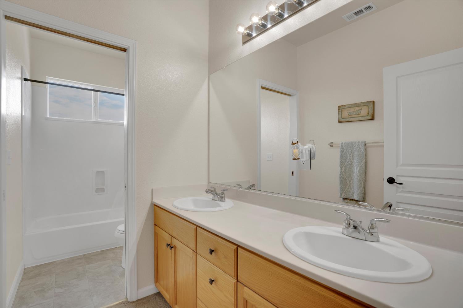 366 Romano Way, Oakdale, CA 95361