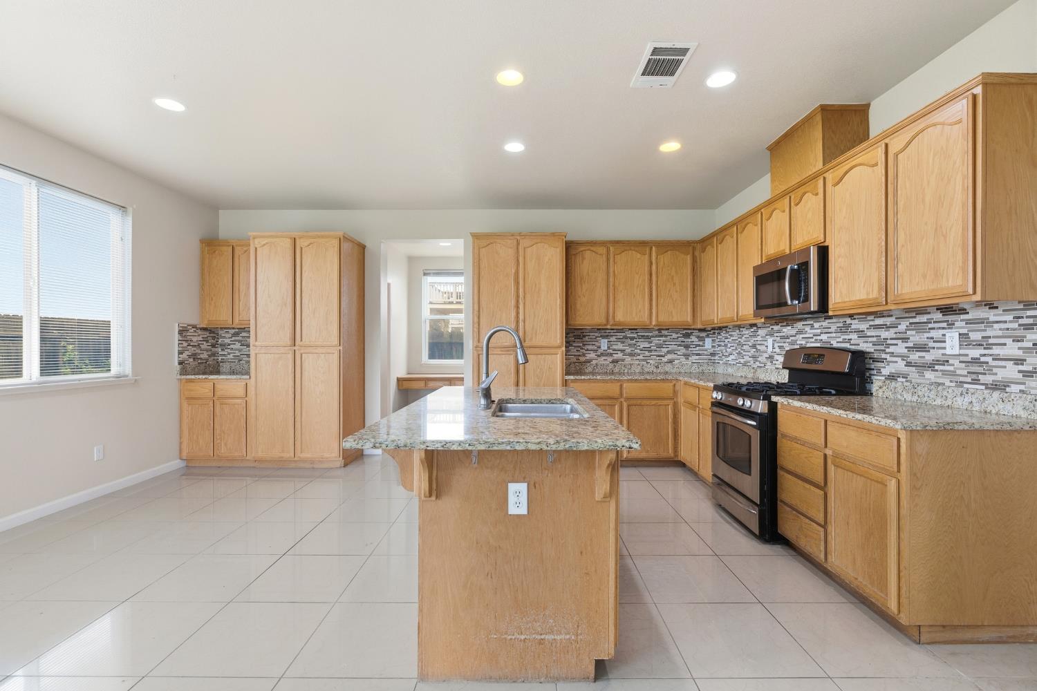 1377 Cougar Creek Dr, Patterson, CA 95363