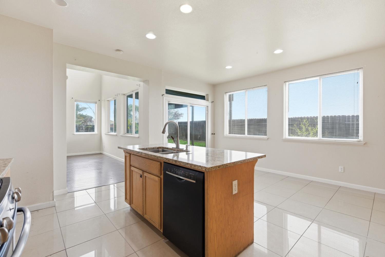 1377 Cougar Creek Dr, Patterson, CA 95363