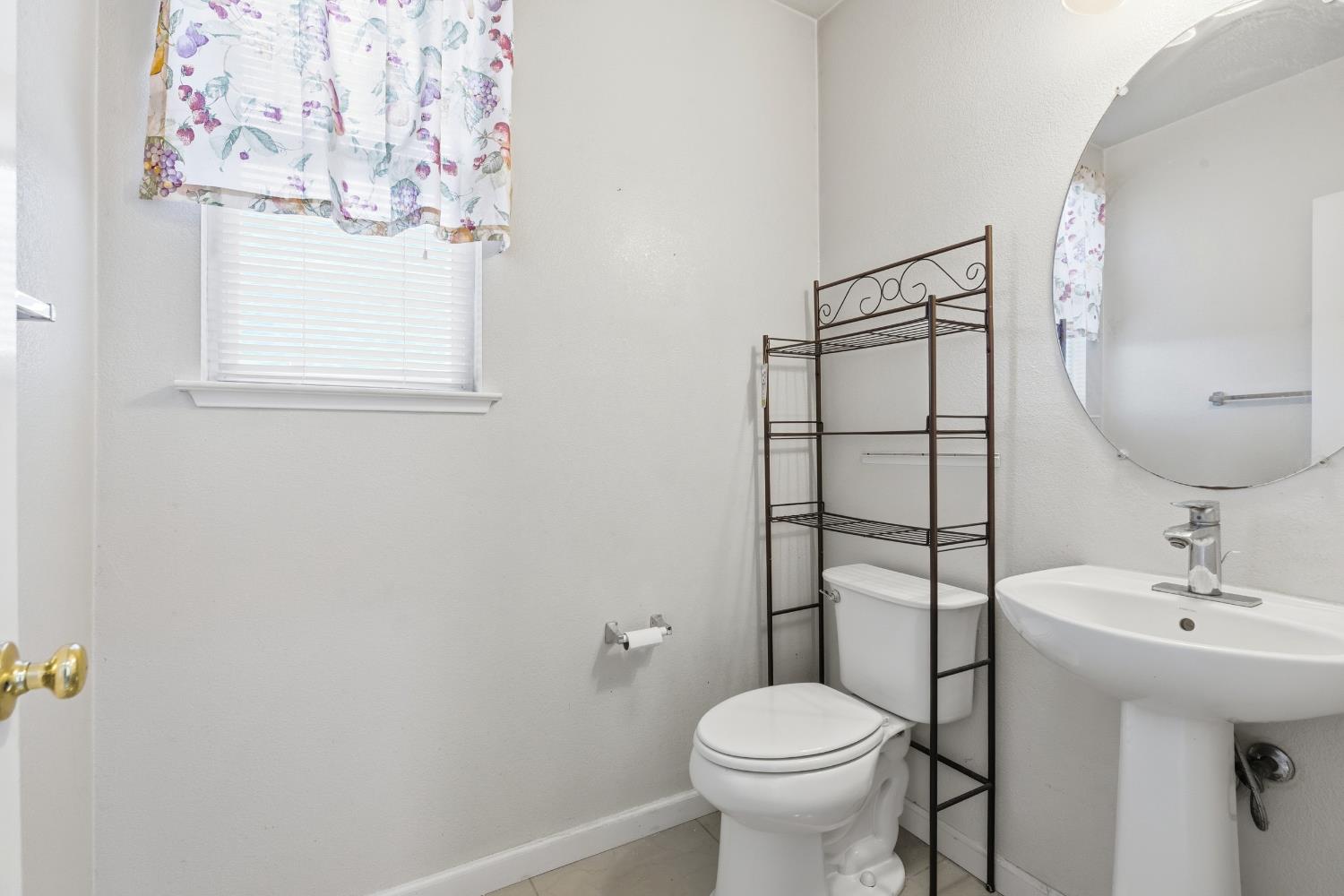 1377 Cougar Creek Dr, Patterson, CA 95363