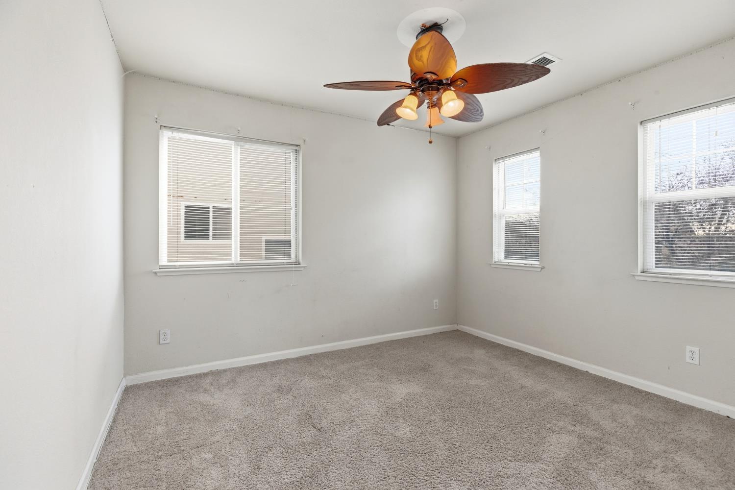 1377 Cougar Creek Dr, Patterson, CA 95363