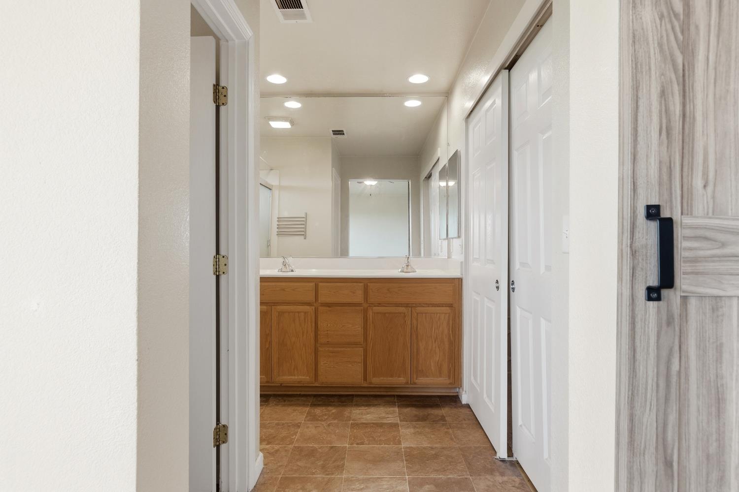 1377 Cougar Creek Dr, Patterson, CA 95363