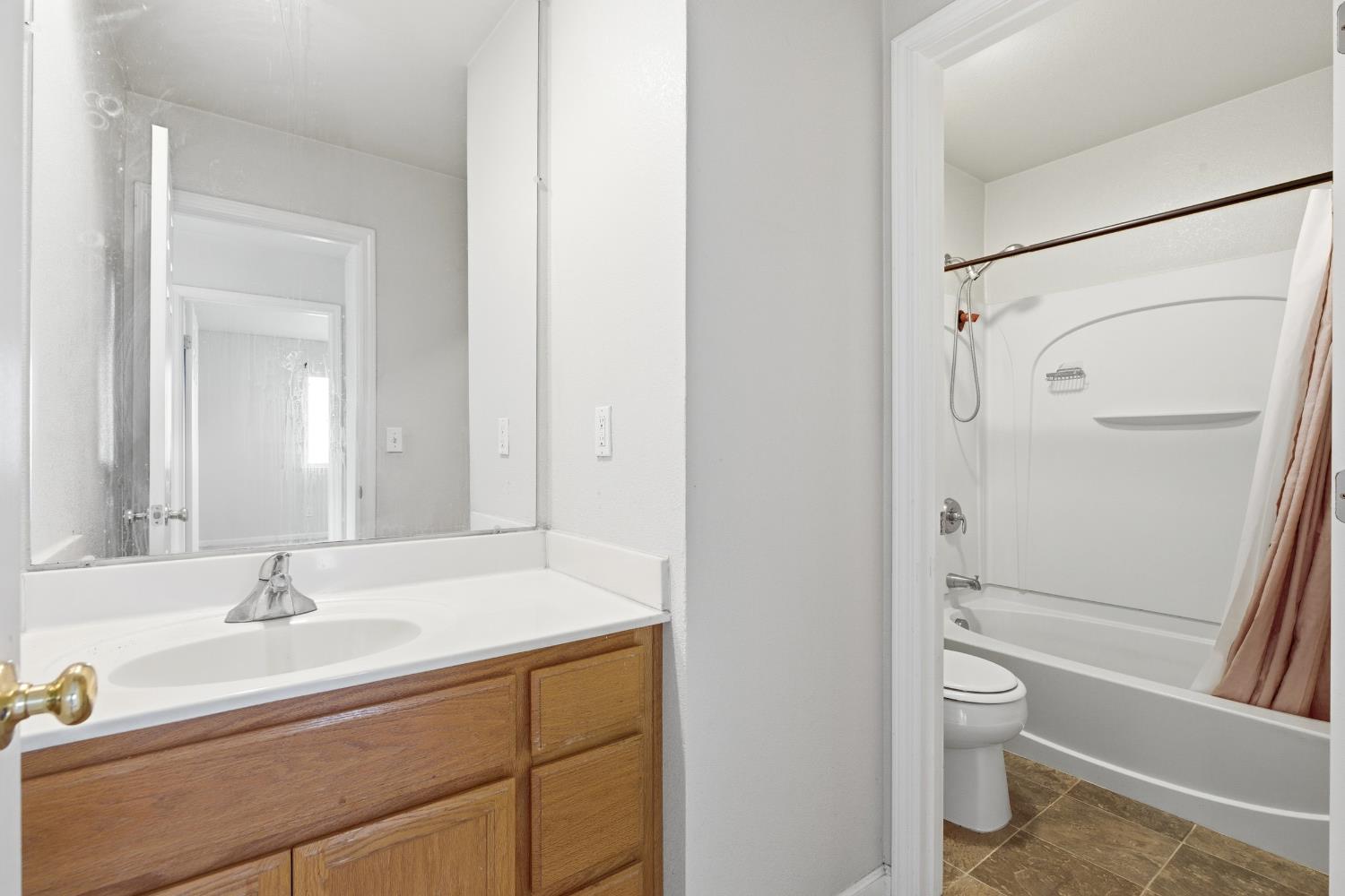 1377 Cougar Creek Dr, Patterson, CA 95363