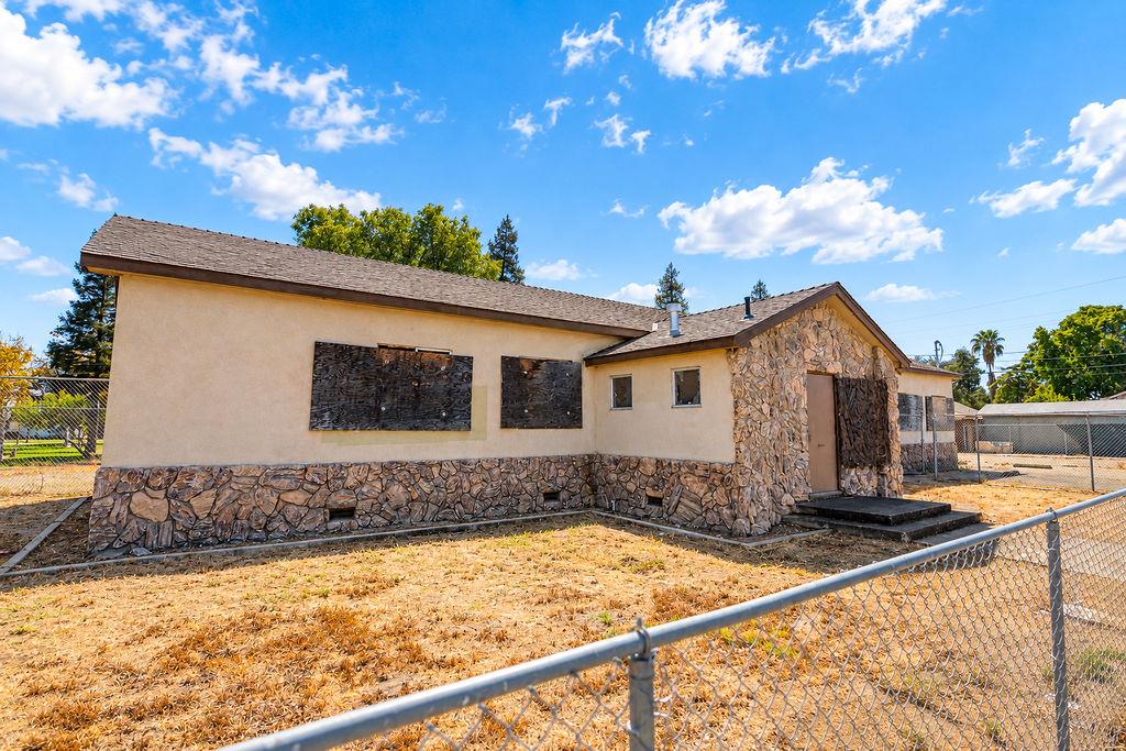 410 Stockton St, Manteca, CA 95337
