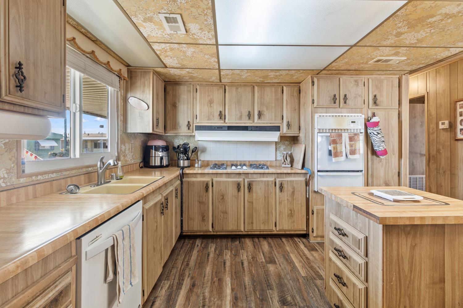 2240 Golden Oak Ln #94, Merced, CA 95341