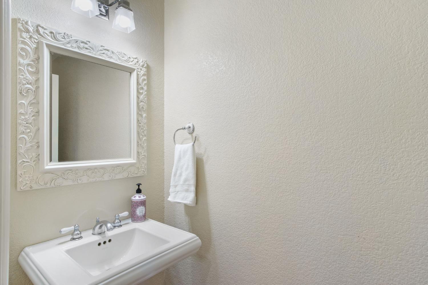 631 E Barnhart Rd, Turlock, CA 95382