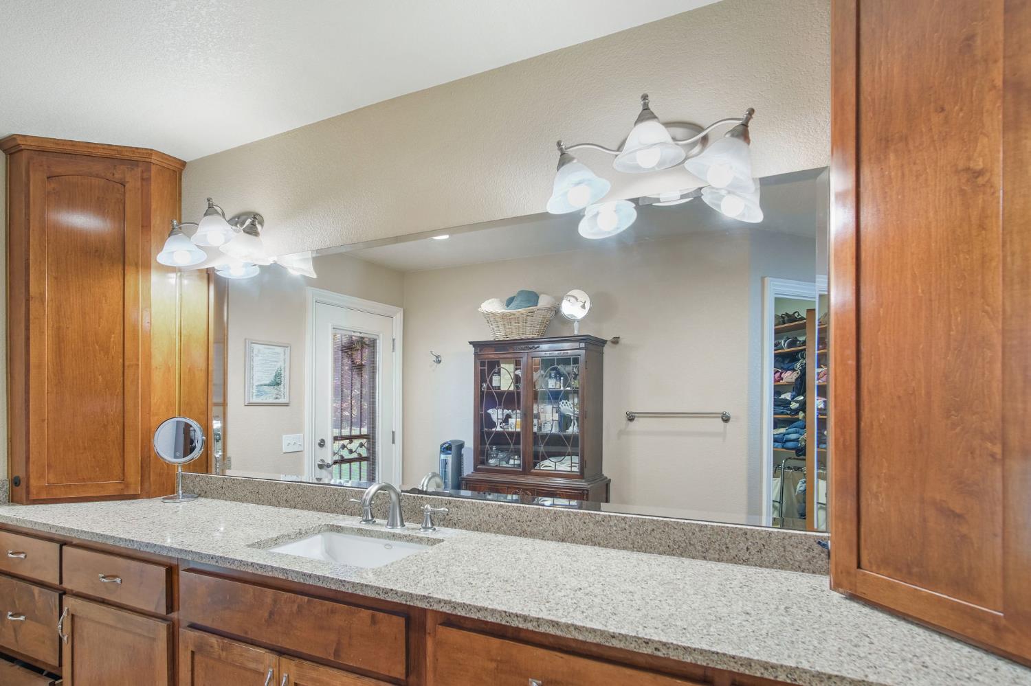 631 E Barnhart Rd, Turlock, CA 95382