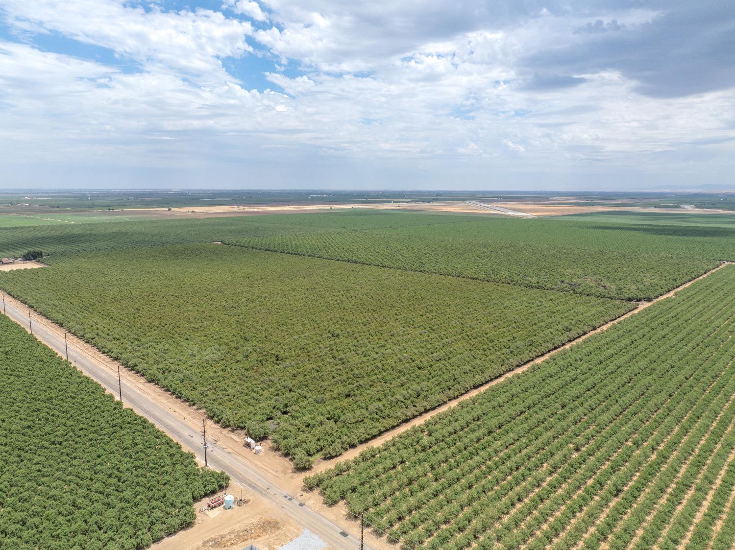 18401 Davis Rd, Patterson, CA 95363