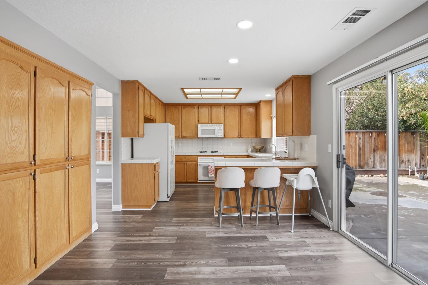 1044 Sandra St, Los Banos, CA 93635