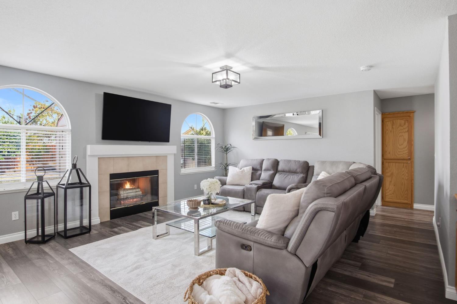 1044 Sandra St, Los Banos, CA 93635