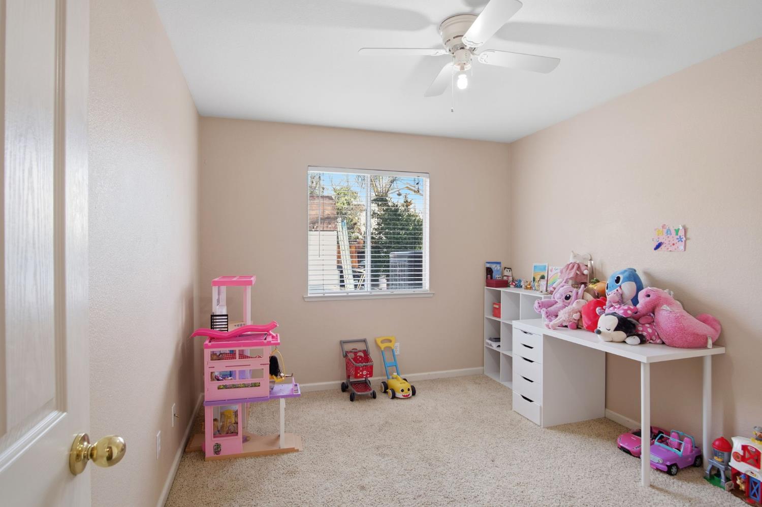 1044 Sandra St, Los Banos, CA 93635