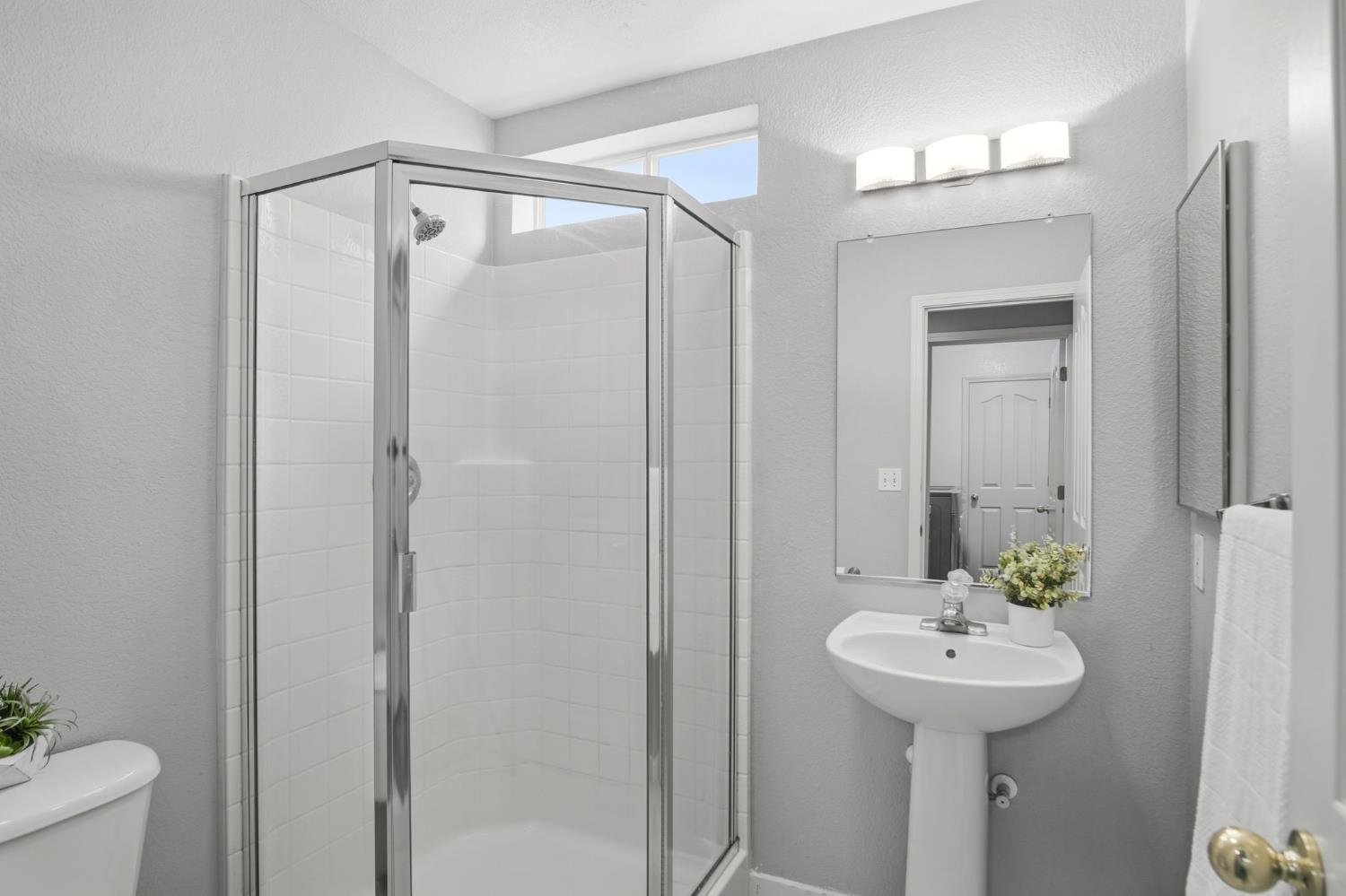 1044 Sandra St, Los Banos, CA 93635