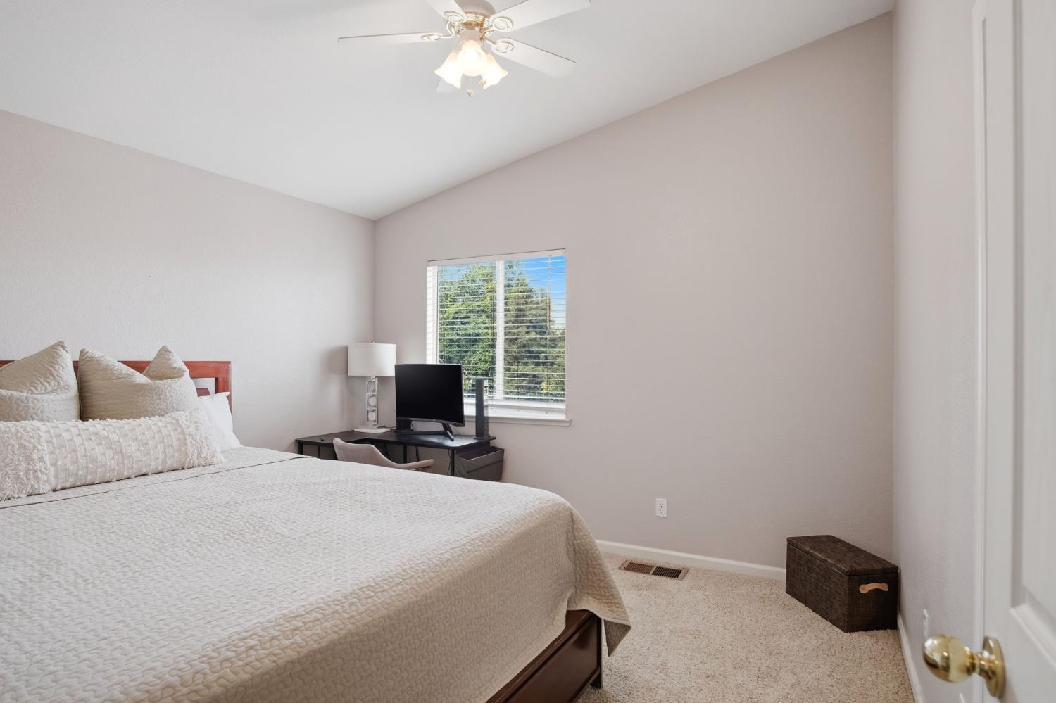 1044 Sandra St, Los Banos, CA 93635