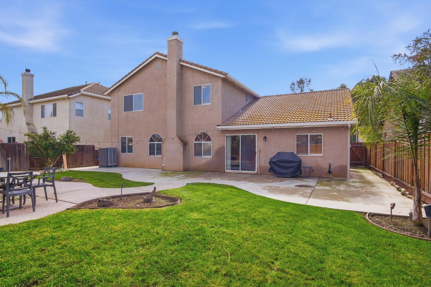 1044 Sandra St, Los Banos, CA 93635