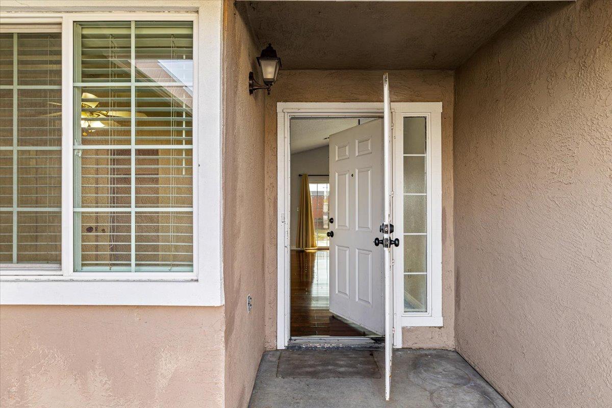 1332 Bluejay Way, Modesto, CA 95351