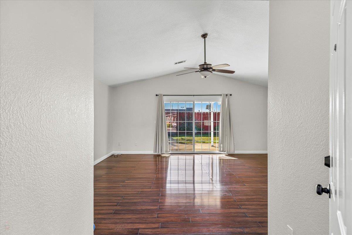 1332 Bluejay Way, Modesto, CA 95351