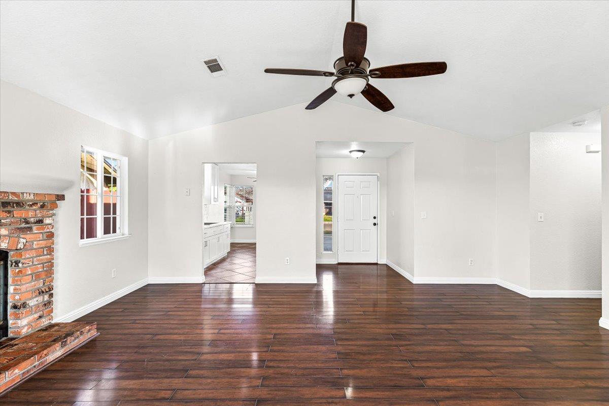 1332 Bluejay Way, Modesto, CA 95351