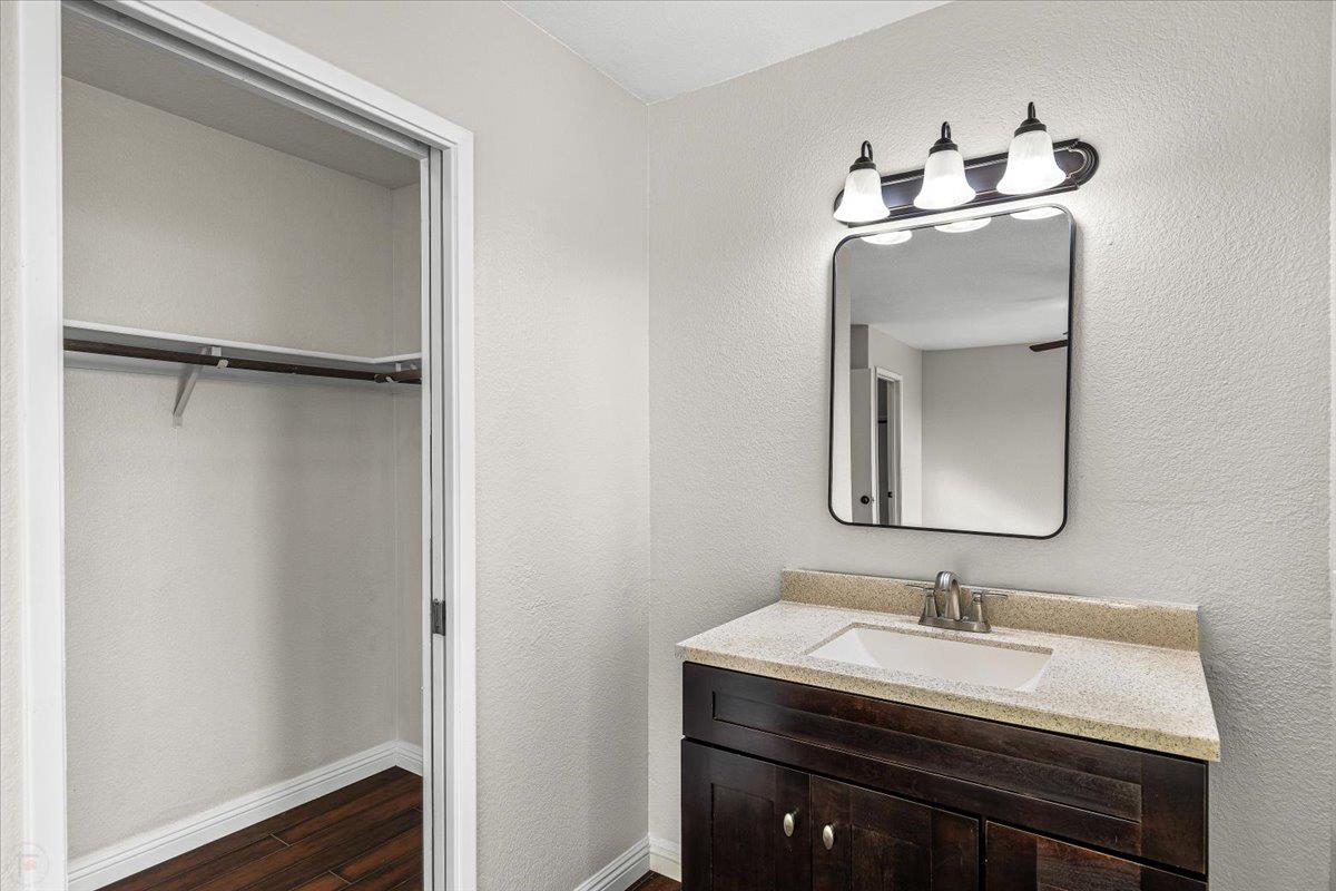 1332 Bluejay Way, Modesto, CA 95351