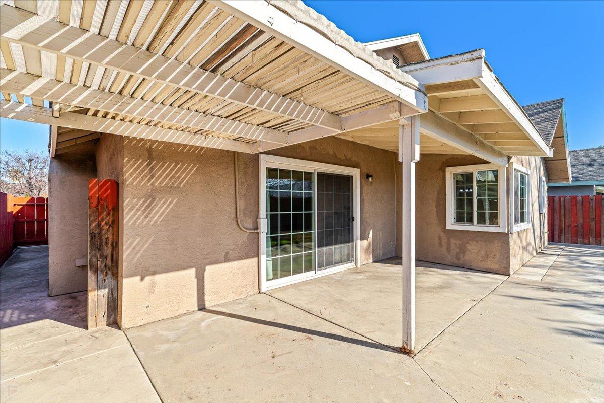 1332 Bluejay Way, Modesto, CA 95351