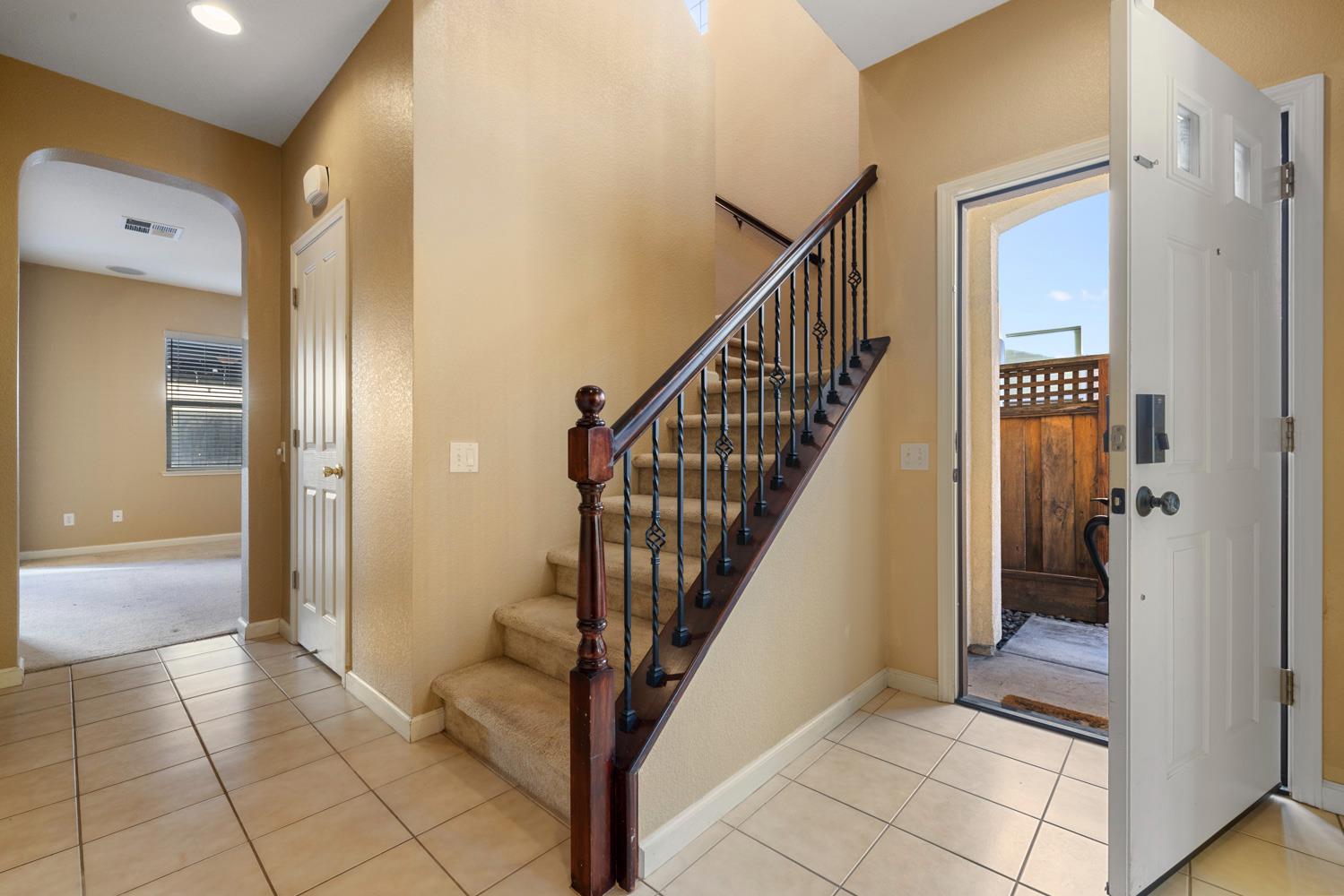 1447 Summerwind Ln, Manteca, CA 95337