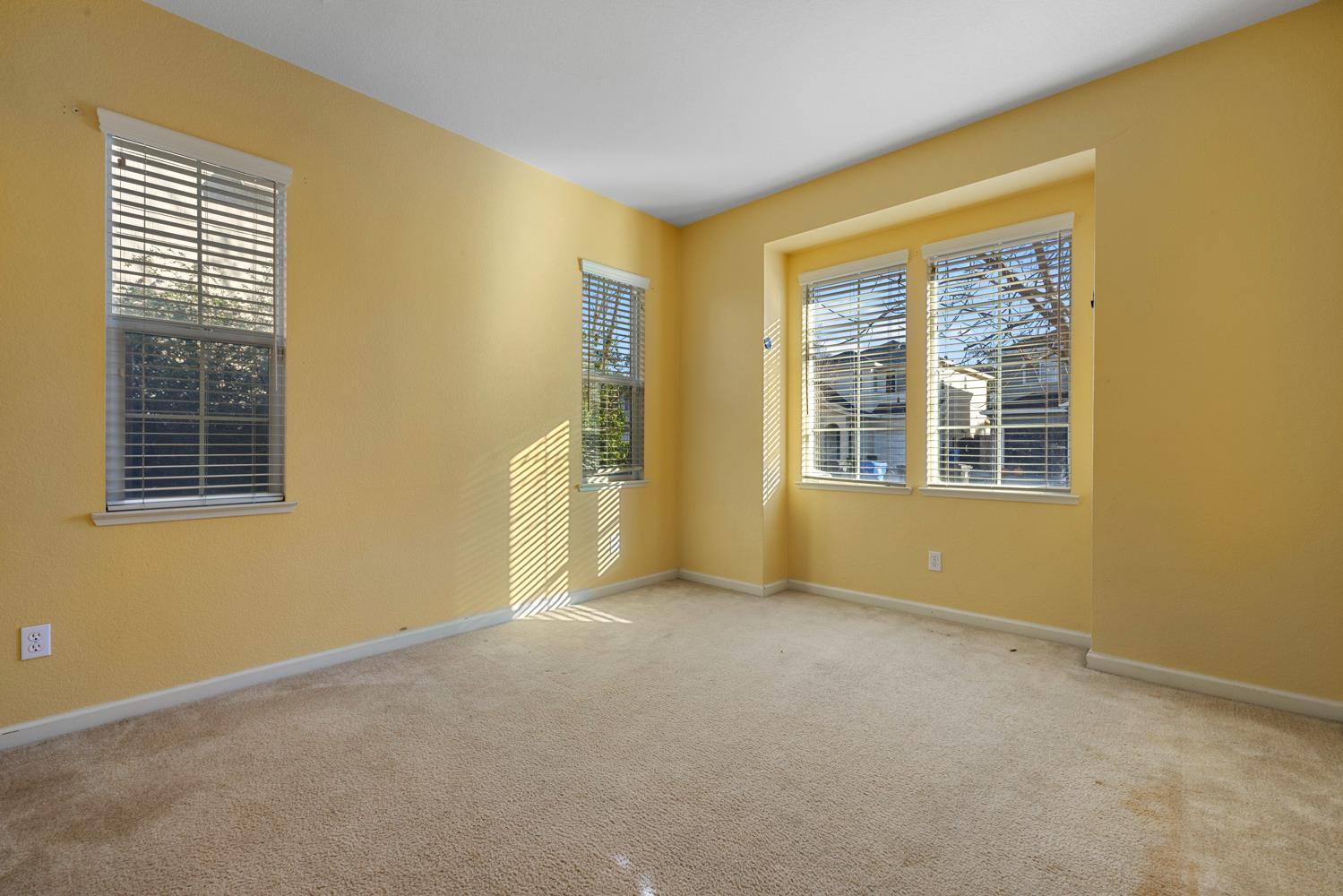 1447 Summerwind Ln, Manteca, CA 95337