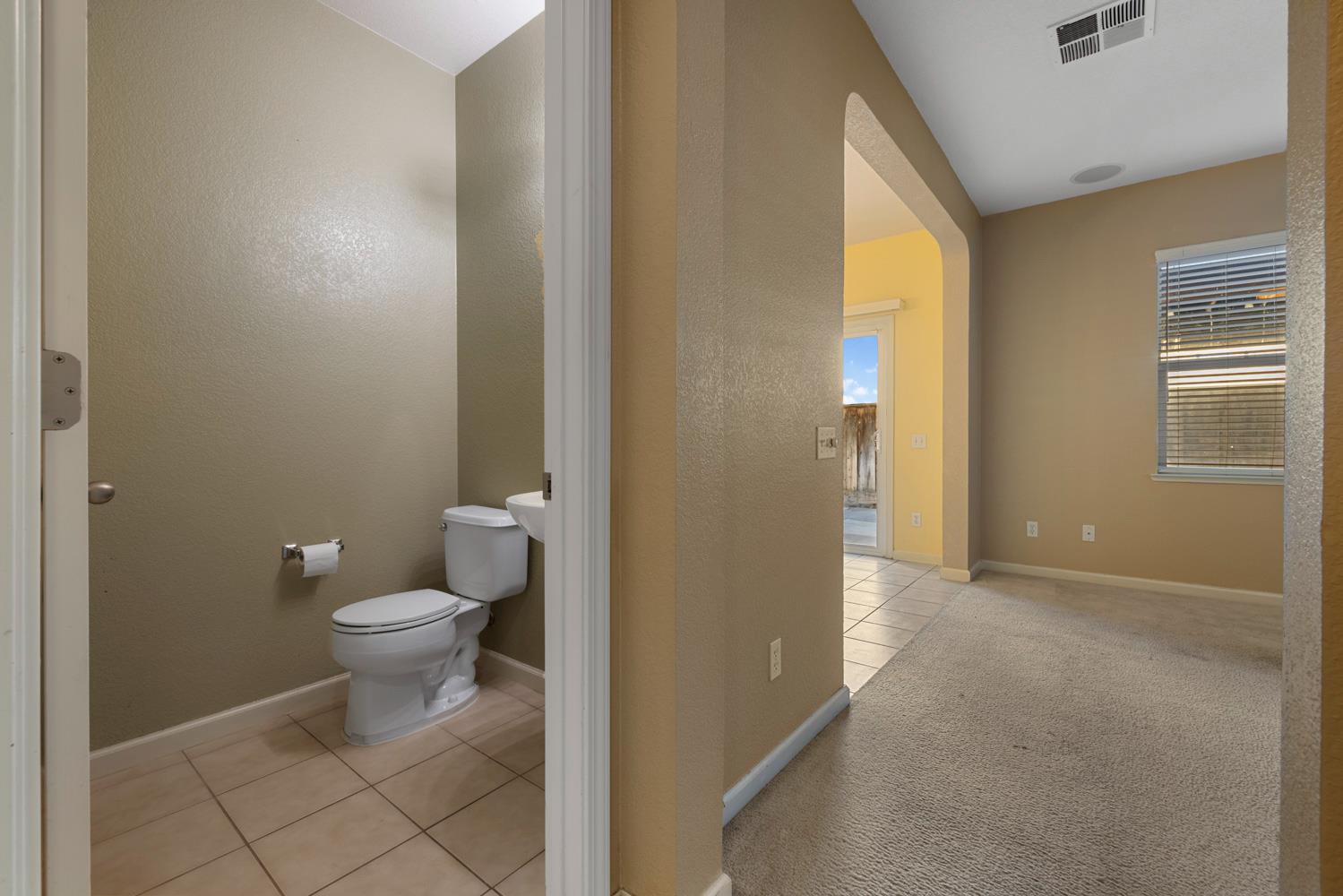 1447 Summerwind Ln, Manteca, CA 95337