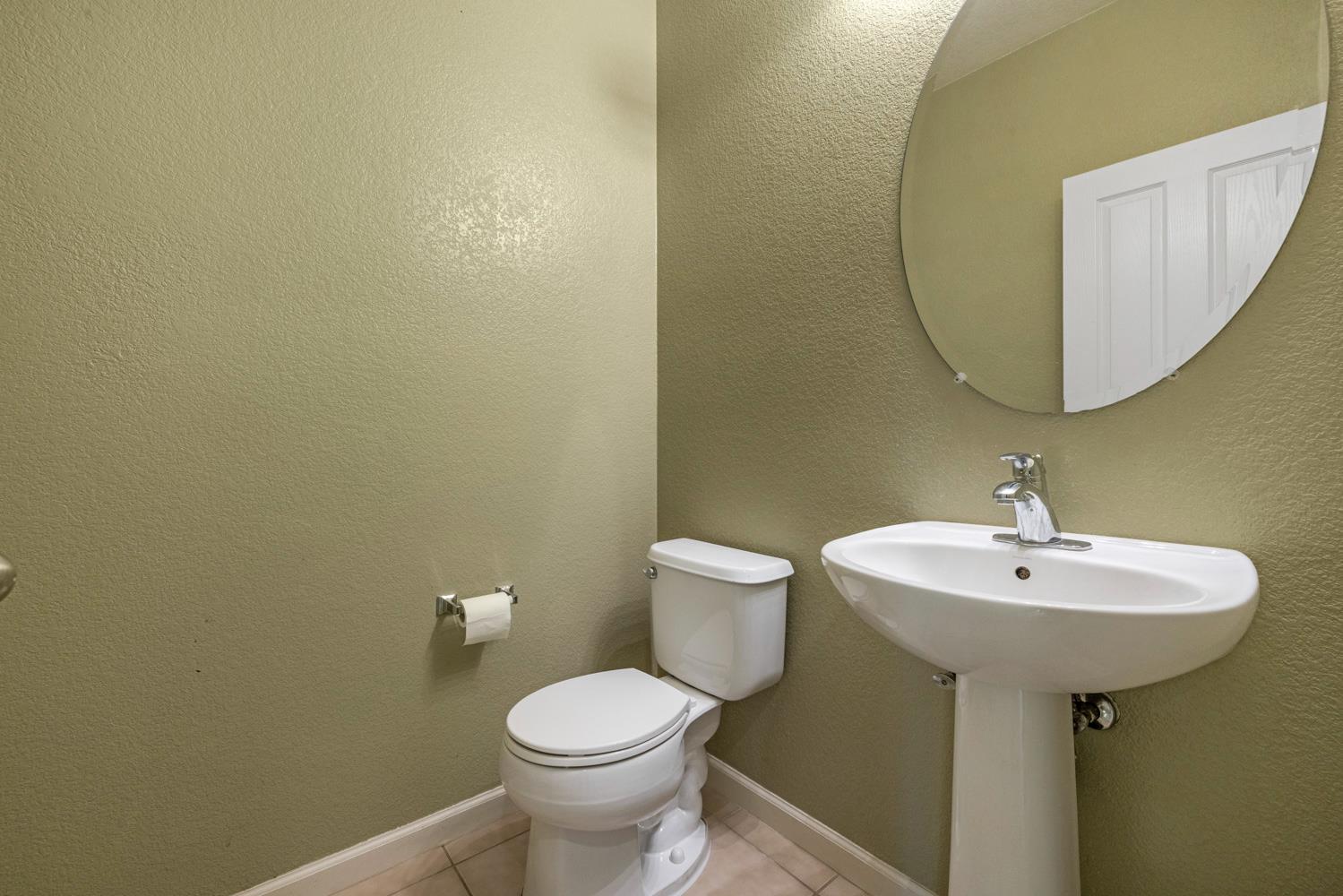 1447 Summerwind Ln, Manteca, CA 95337