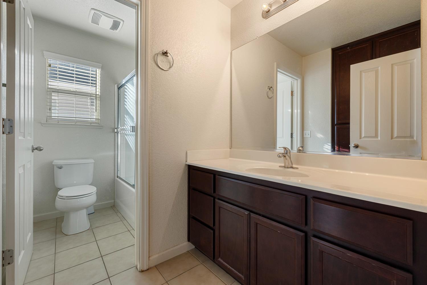 1447 Summerwind Ln, Manteca, CA 95337