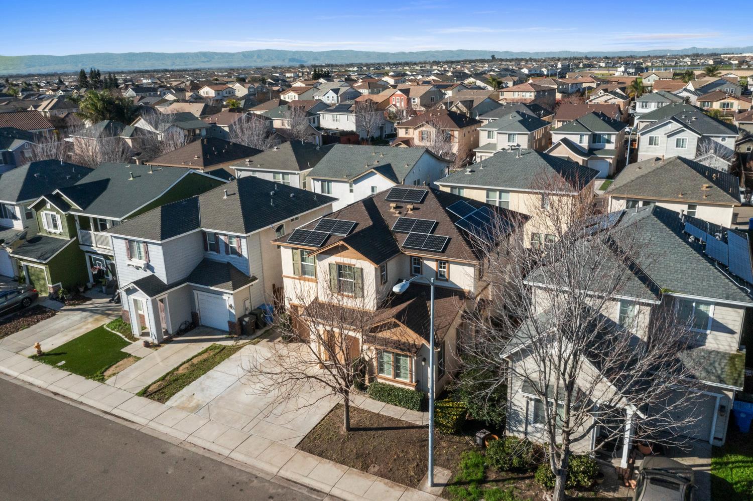 1447 Summerwind Ln, Manteca, CA 95337