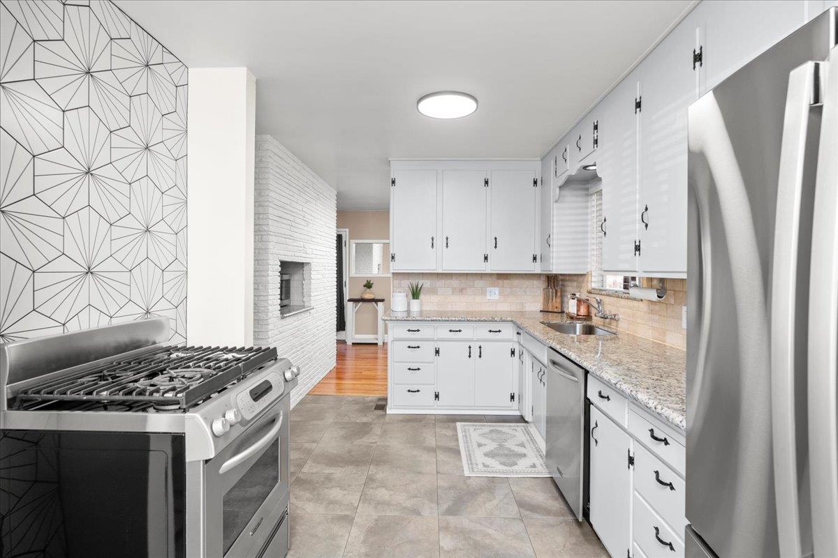 1409 Cherrywood Dr, Modesto, CA 95350