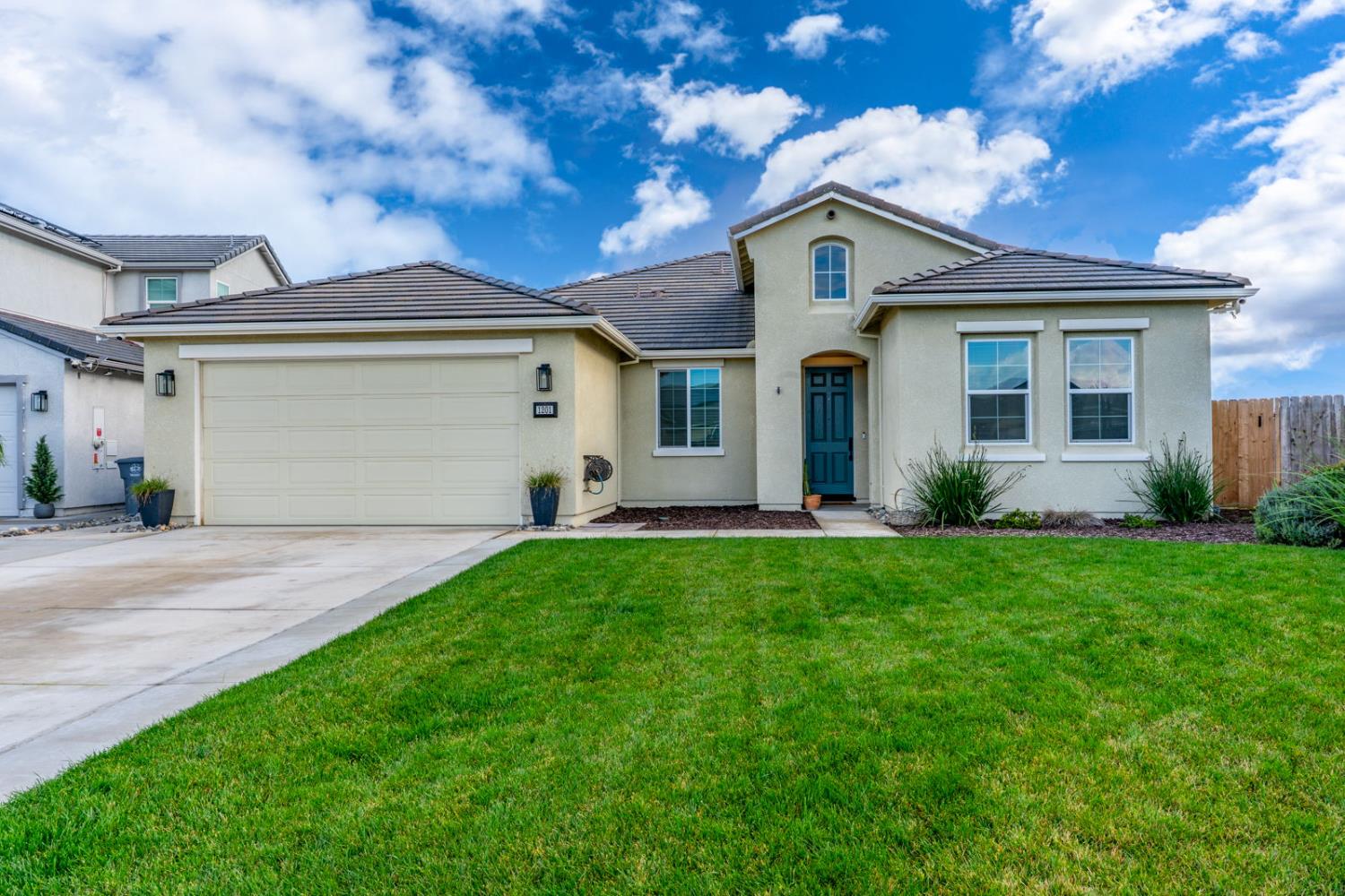 1201 Gypsum Dr, Los Banos, CA 93635