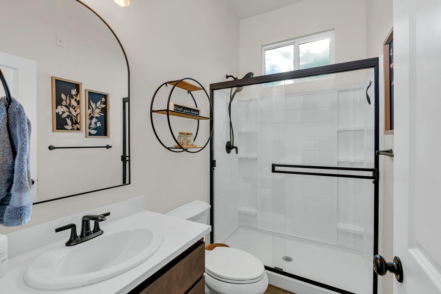 1201 Gypsum Dr, Los Banos, CA 93635