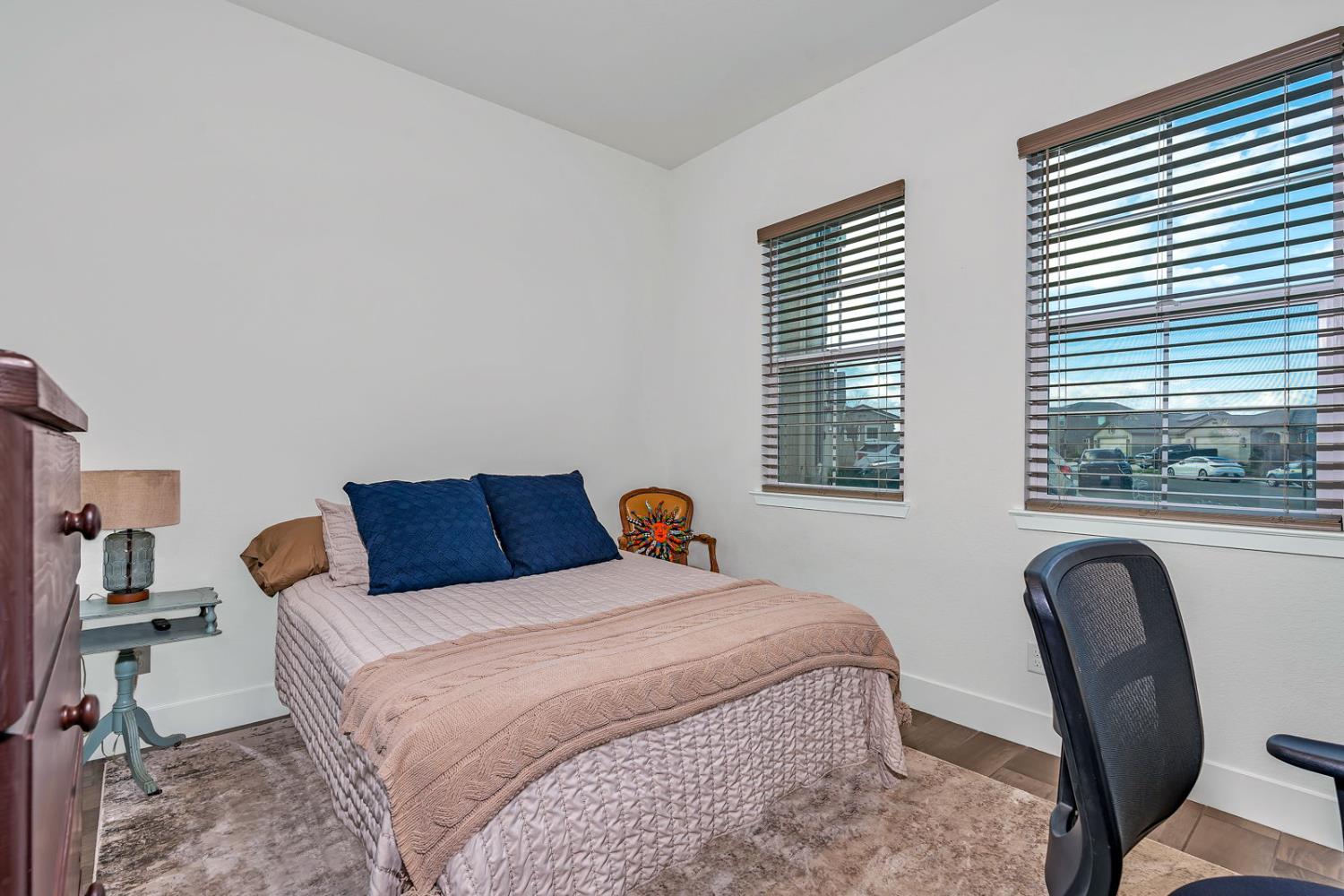 1201 Gypsum Dr, Los Banos, CA 93635