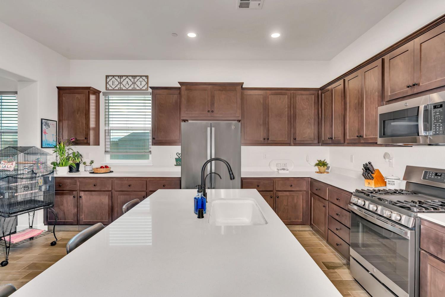 1201 Gypsum Dr, Los Banos, CA 93635