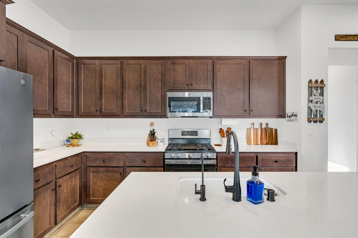 1201 Gypsum Dr, Los Banos, CA 93635