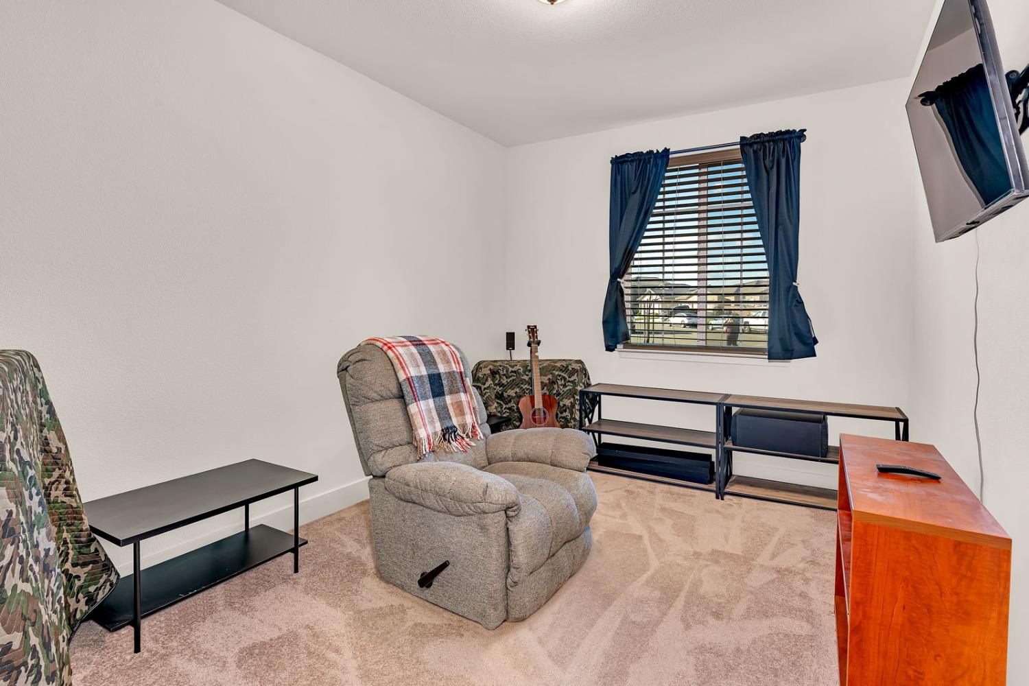 1201 Gypsum Dr, Los Banos, CA 93635