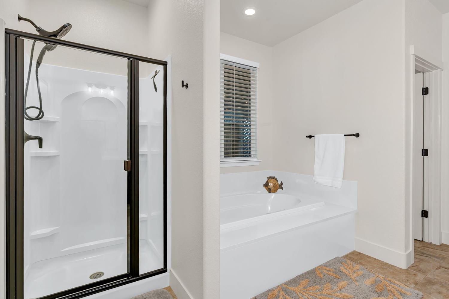 1201 Gypsum Dr, Los Banos, CA 93635