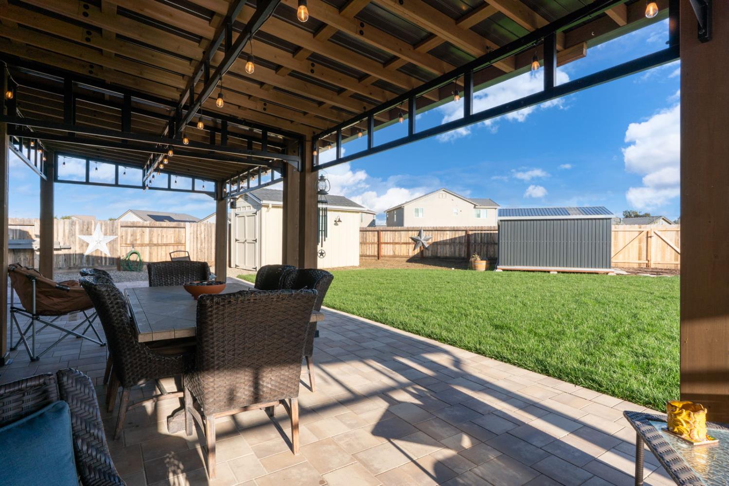 1201 Gypsum Dr, Los Banos, CA 93635