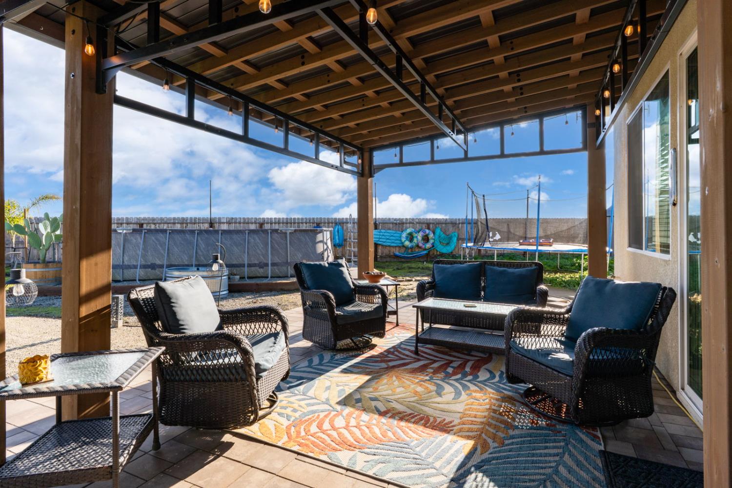 1201 Gypsum Dr, Los Banos, CA 93635