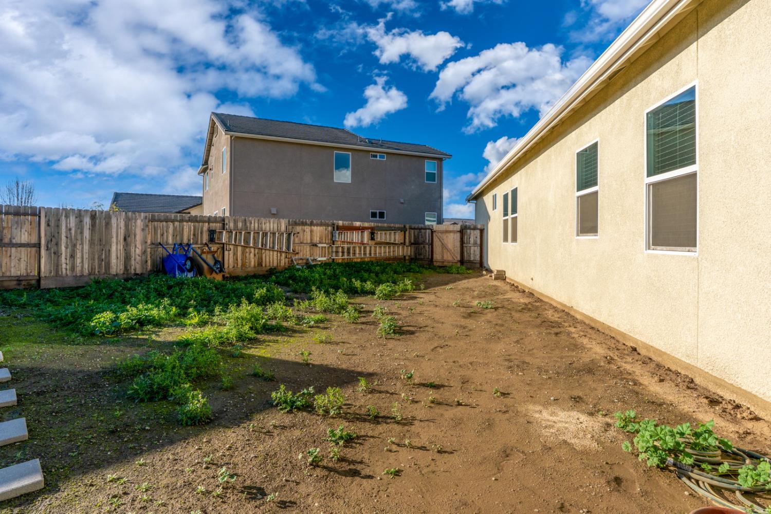 1201 Gypsum Dr, Los Banos, CA 93635