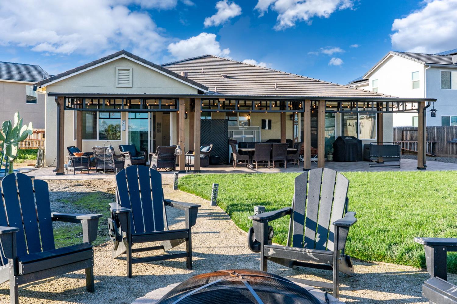 1201 Gypsum Dr, Los Banos, CA 93635